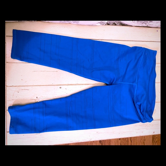 Fabletics Pants - 🍀Fabletics cropped blue leggings like new size M